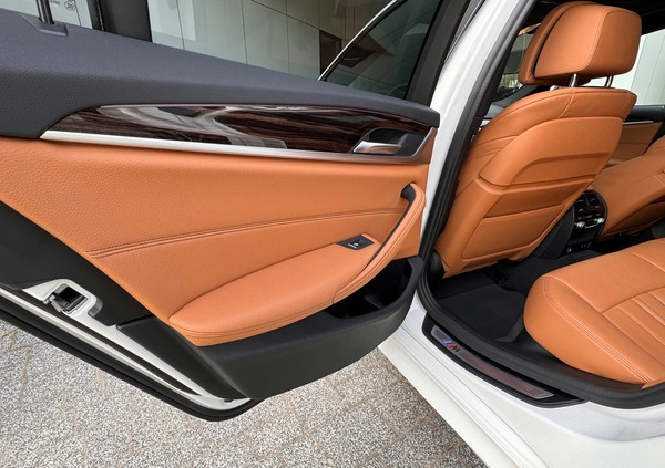 BMW Seria 5 cena 247000 przebieg: 89975, rok produkcji 2020 z Poznań małe 781